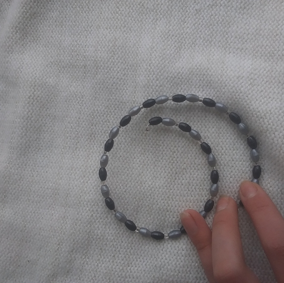 FREE w/ Bundle! Choker w Gray and Black Beads Adjustable - Picture 3 of 8